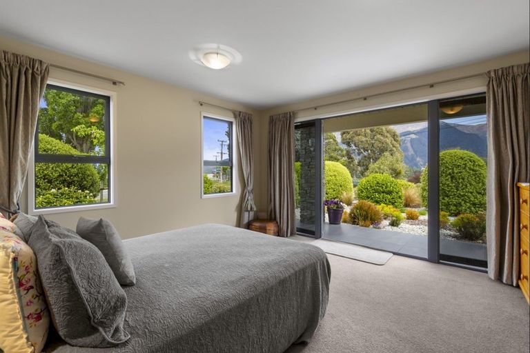 Photo of property in 660 Peninsula Road, Kelvin Heights, Queenstown, 9300