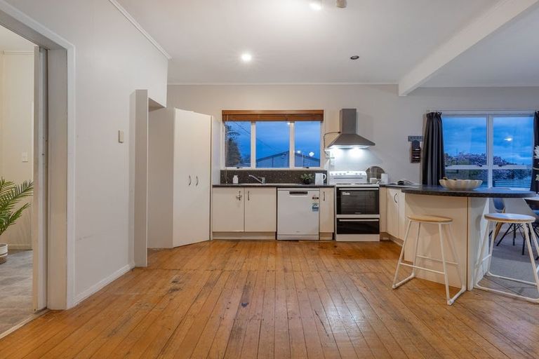 Photo of property in 1 Quinn Road, Levin, 5510