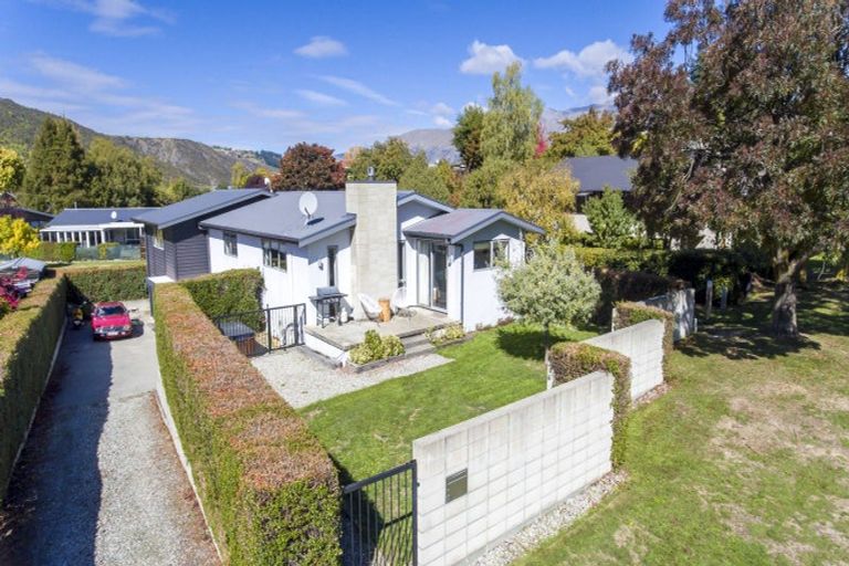 Photo of property in 8 Bracken Street, Arrowtown, 9302