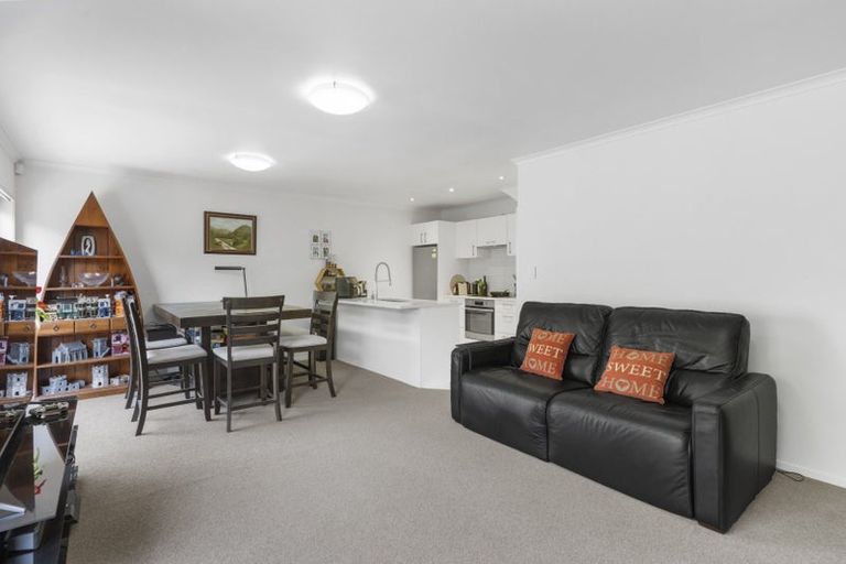 Photo of property in 8 Karauria Lane, Orewa, 0931