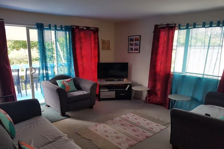 Photo of property in 1 Katrina Place, Massey, Auckland, 0614