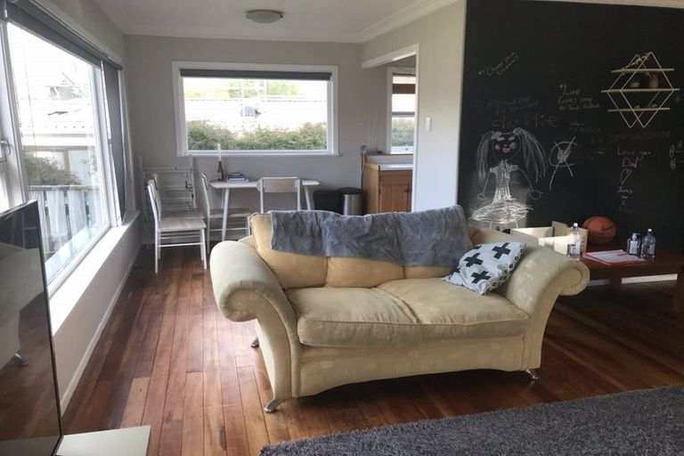 Photo of property in 130 Brooklands Road, Brooklands, New Plymouth, 4310