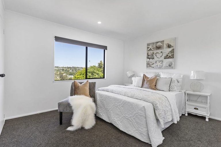 Photo of property in 1/11 Valecrest Place, Bayview, Auckland, 0629