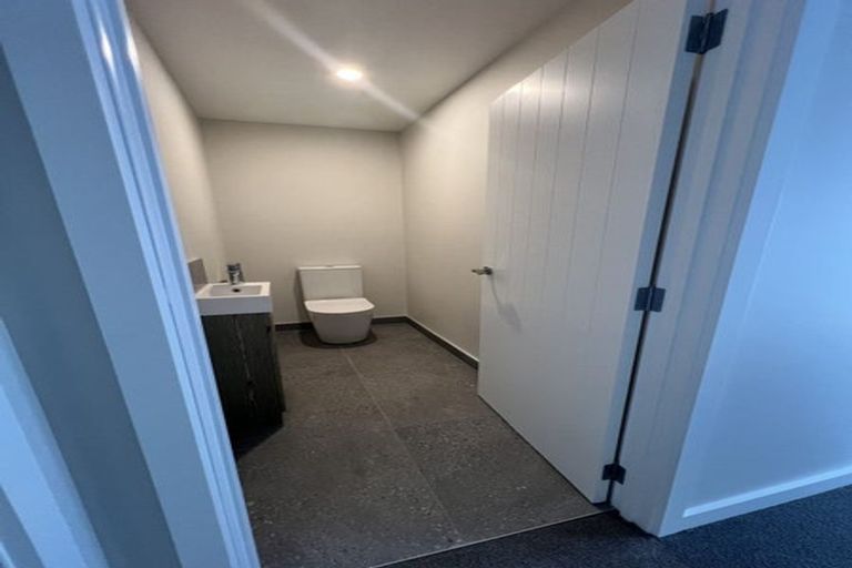 Photo of property in 8 Hooten Place, Oteha, Auckland, 0632