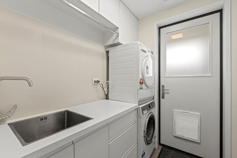 Photo of property in 15 Saint Andrews Square, Strowan, Christchurch, 8052