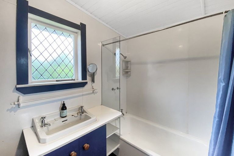 Photo of property in 6 George Street, Ohingaiti, Hunterville, 4785