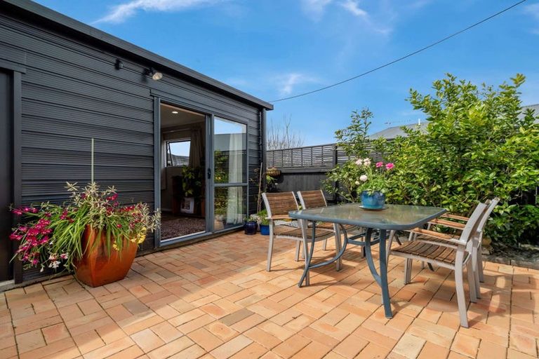 Photo of property in 2/1 Woodside Road, Massey, Auckland, 0614
