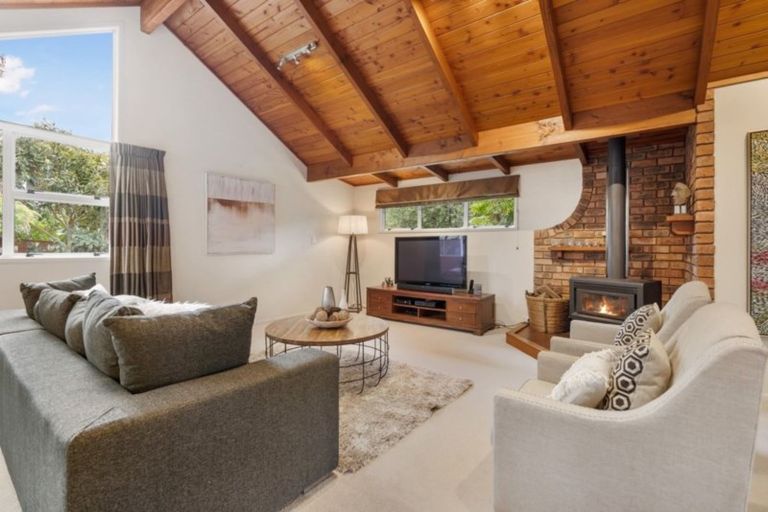 Photo of property in 2/154 Onewa Road, Northcote, Auckland, 0627