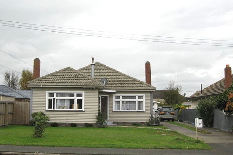 Photo of property in 56 Northcote Road, Northcote, Christchurch, 8052