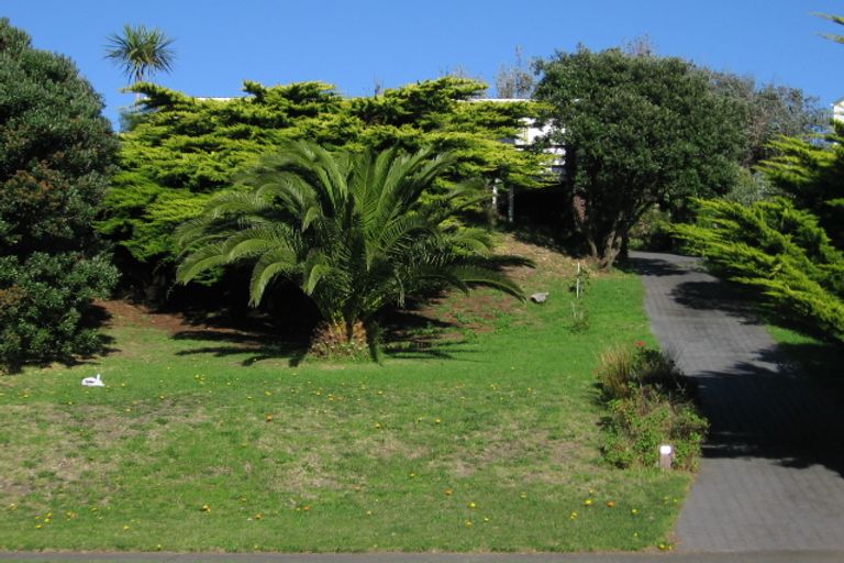 Photo of property in 18 Kaitawa Street, Waikanae Beach, Waikanae, 5036