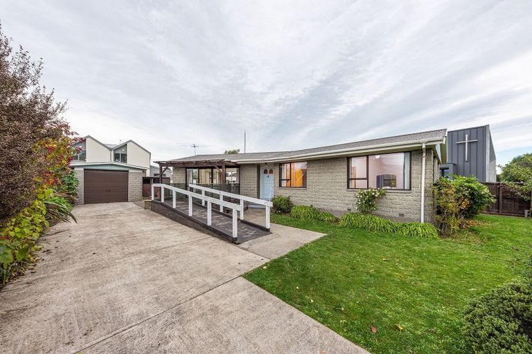 Photo of property in 100 Farrington Avenue, Bishopdale, Christchurch, 8053