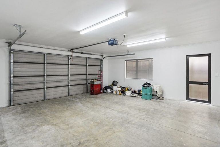 Photo of property in 41 King Charles Drive, Kingsley Heights, Upper Hutt, 5018