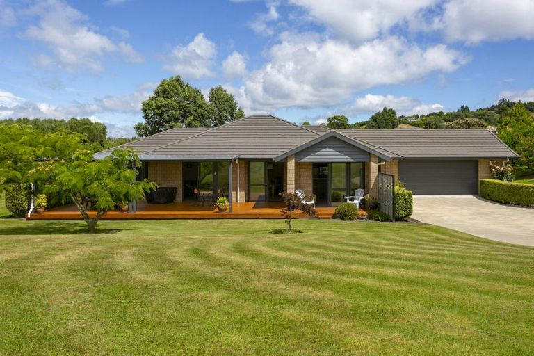 Photo of property in 18 Loch Views Road, Acacia Bay, Taupo, 3385