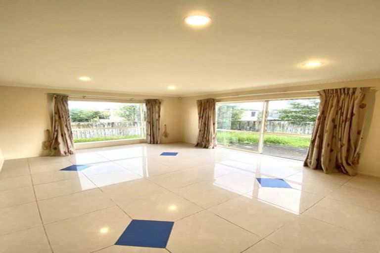 Photo of property in 7 Kawai Rise, Te Atatu Peninsula, Auckland, 0610