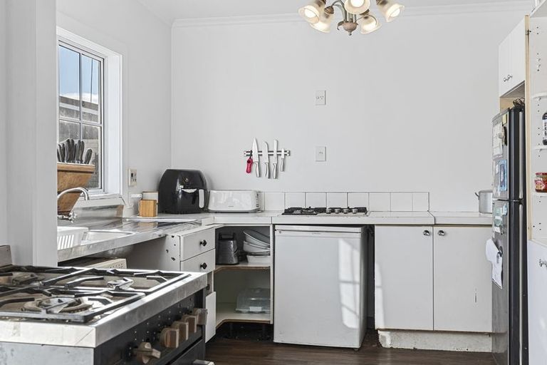 Photo of property in 200 Tukapa Street, Westown, New Plymouth, 4310