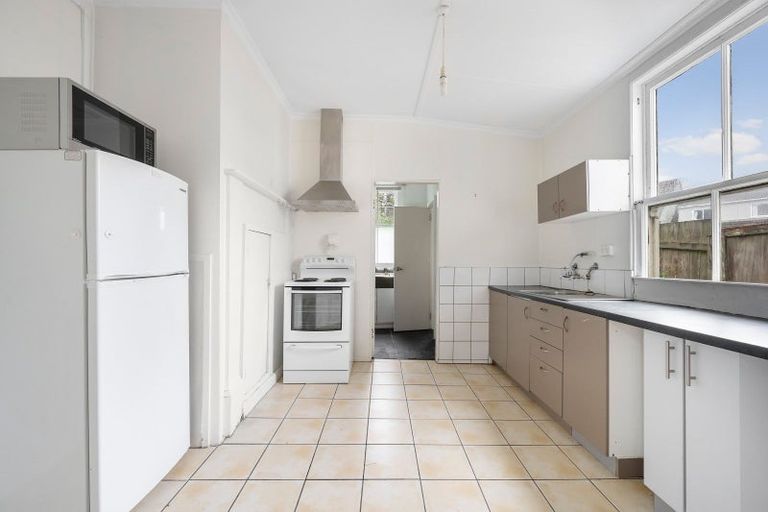 Photo of property in 54 Roxburgh Street, Mount Victoria, Wellington, 6011