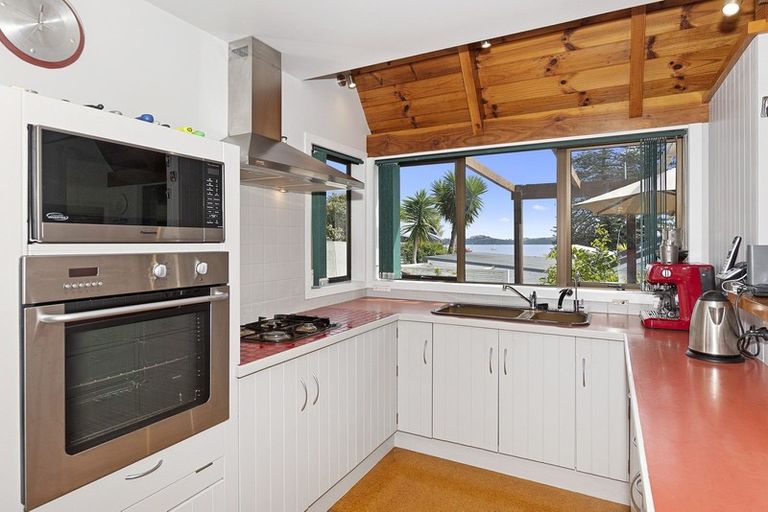 Photo of property in 25 Tapeka Road, Russell, 0202