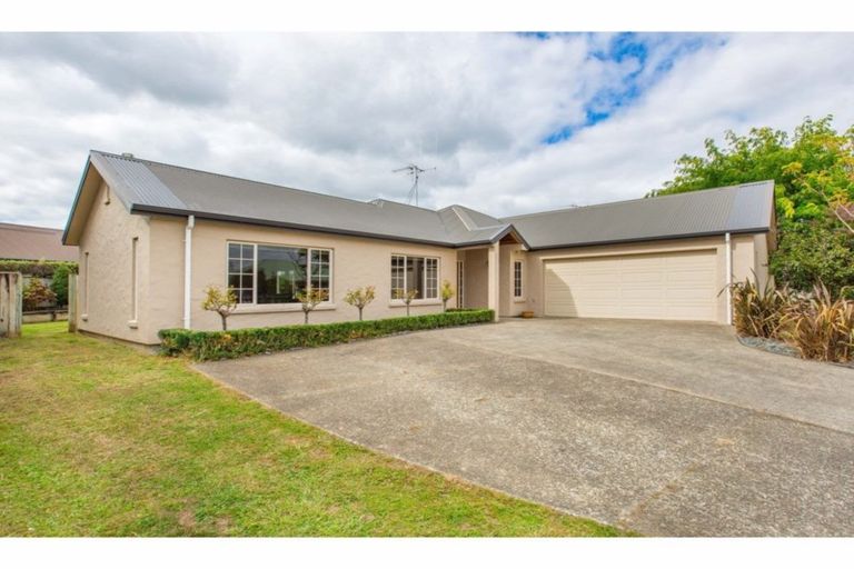 Photo of property in 18 Roderick Place, Rototuna, Hamilton, 3210