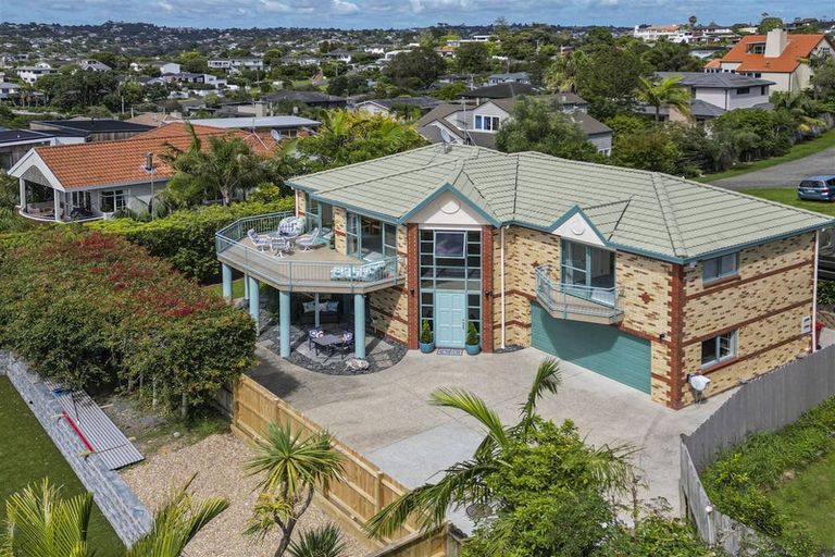 Photo of property in 19a Orchard Road, Browns Bay, Auckland, 0630