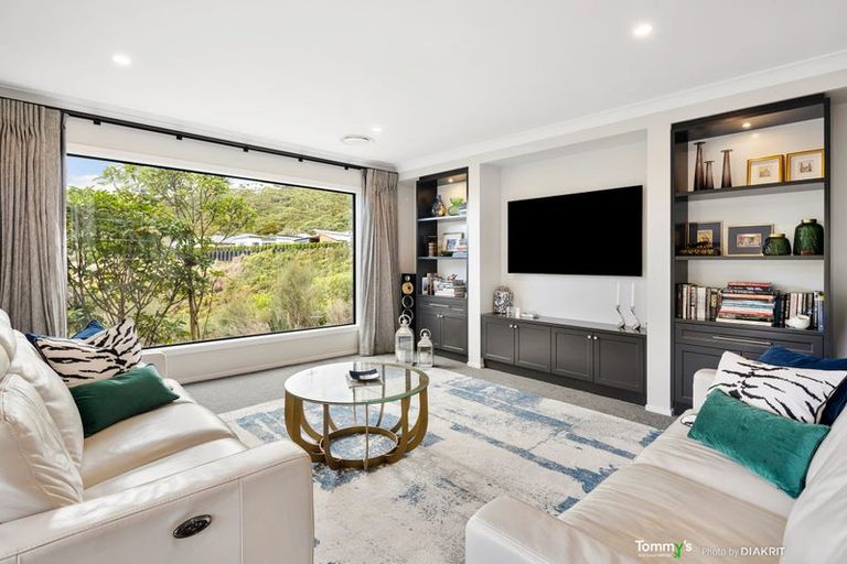 Photo of property in 15 Riroriro Close, Crofton Downs, Wellington, 6035