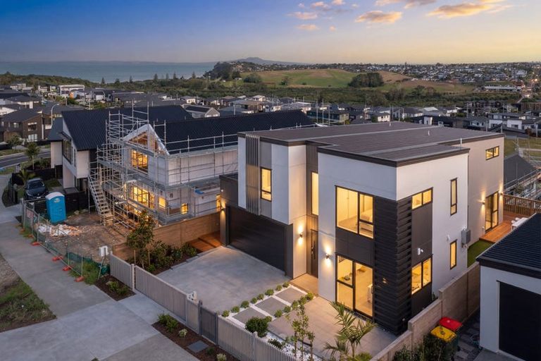 Photo of property in 160 Te Oneroa Way, Long Bay, Auckland, 0630