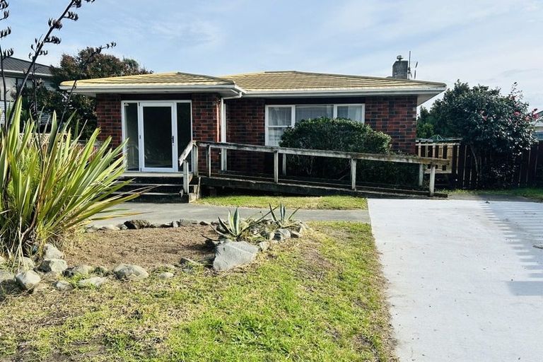 Photo of property in 6 Ngahina Street, Paraparaumu, 5032