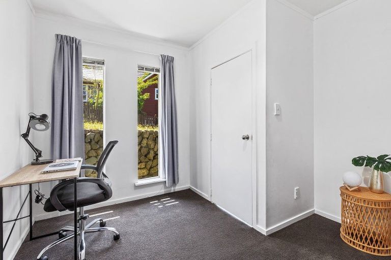 Photo of property in 1a Sandhurst Way, Crofton Downs, Wellington, 6035