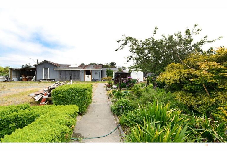 Photo of property in 66 Timaru Road, Waimate, 7924