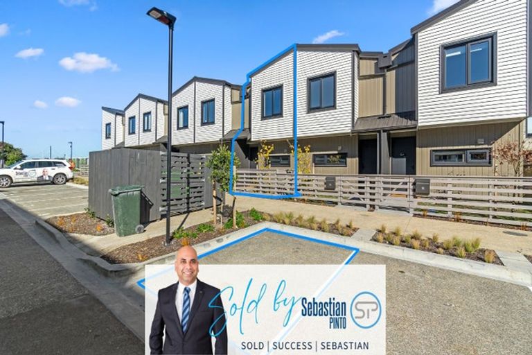 Photo of property in 11 Te Puketoka Lane, Mangere, Auckland, 2022