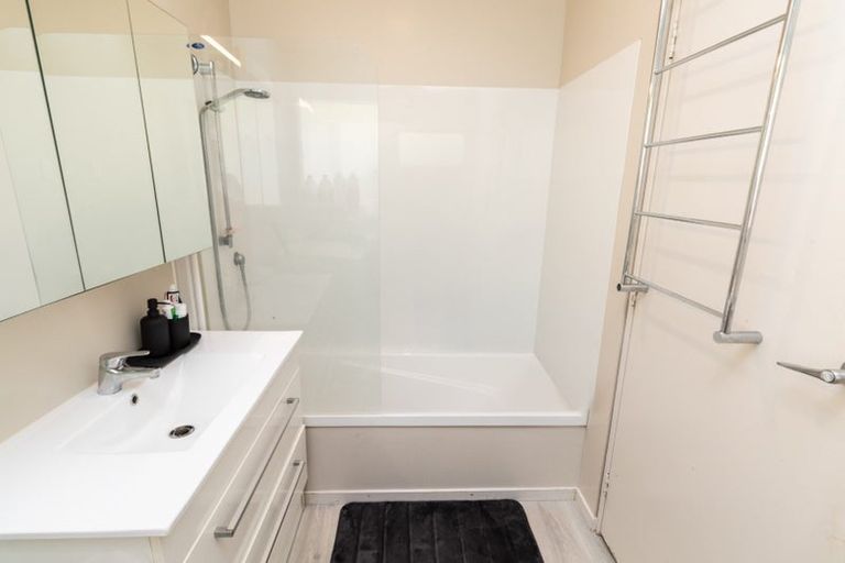 Photo of property in 13b Florio Terrace, Tawa, Wellington, 5028