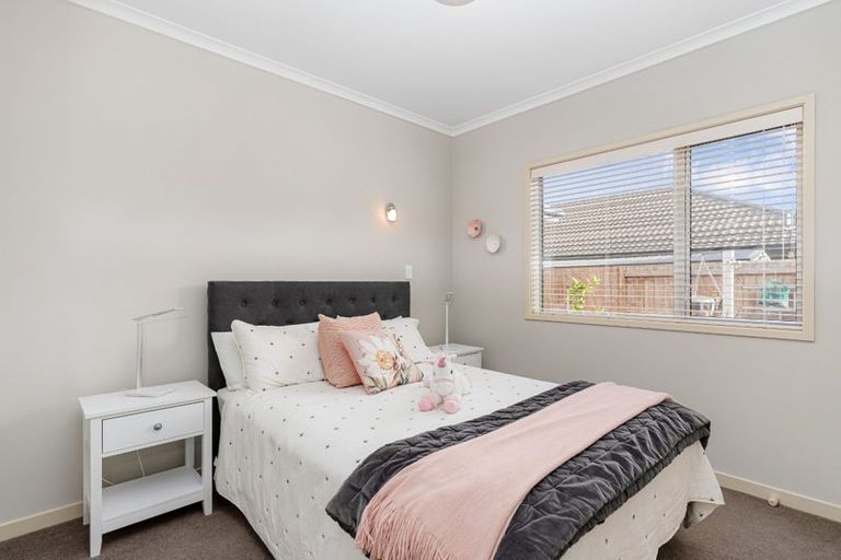 Photo of property in 35 Masefield Terrace, Kelvin Grove, Palmerston North, 4414