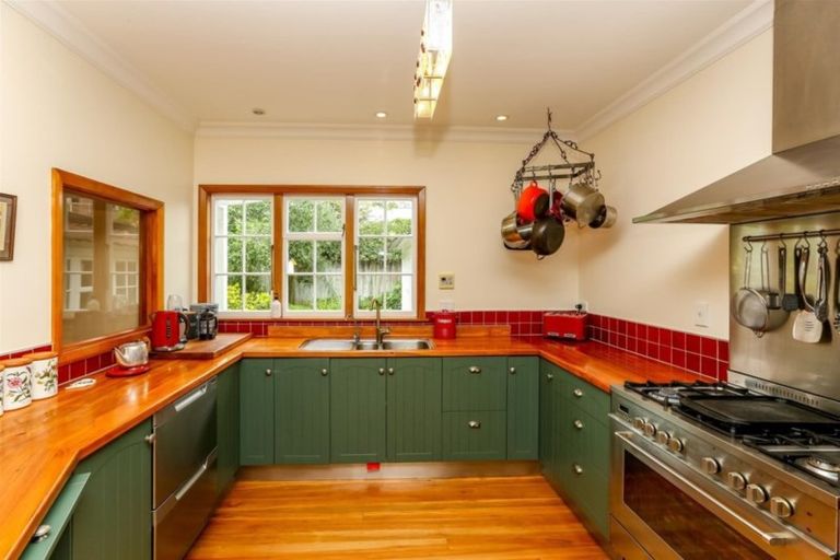 Photo of property in 94 Belt Road, New Plymouth, 4310