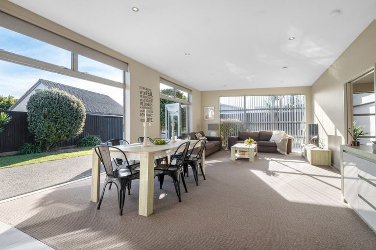 Photo of property in 73 Beach Road, North New Brighton, Christchurch, 8083