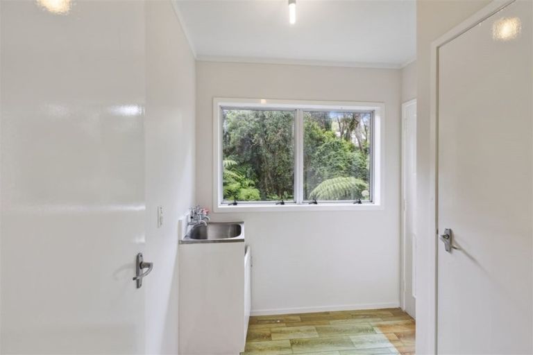 Photo of property in 1/3 Mcquoid Place, Glenfield, Auckland, 0629