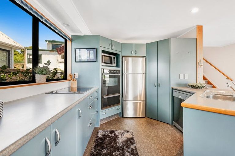 Photo of property in 8b Duncansby Road, Stanmore Bay, Whangaparaoa, 0932