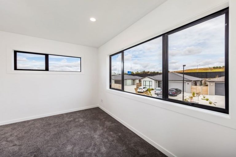 Photo of property in 4 Ahorangi Road, Silverdale, 0932