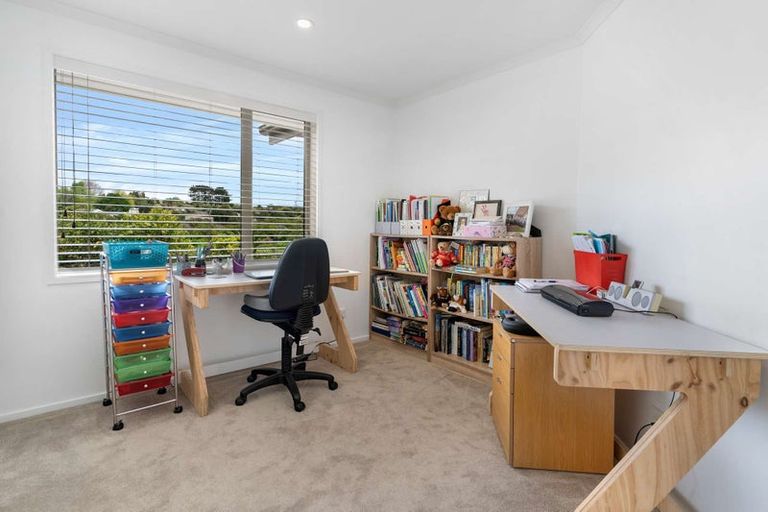 Photo of property in 2g Country Club Lane, Waiuku, 2123