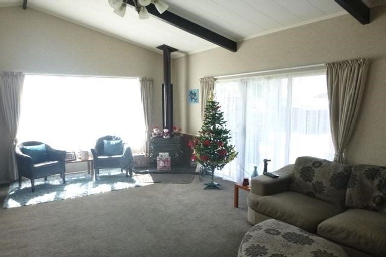 Photo of property in 25 Larchmont Grove, Totara Park, Upper Hutt, 5018