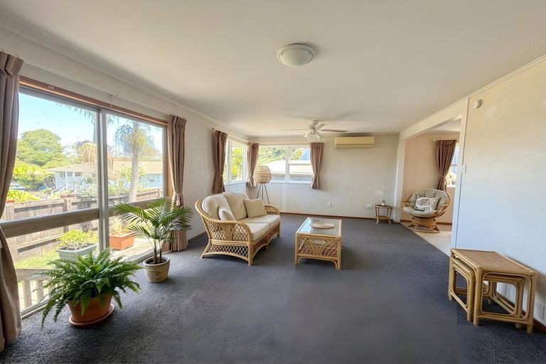 Photo of property in 15 Sunline Avenue, Massey, Auckland, 0614