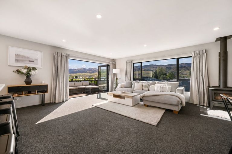 Photo of property in 71 Stratford Drive, Mount Pisa, Cromwell, 9383