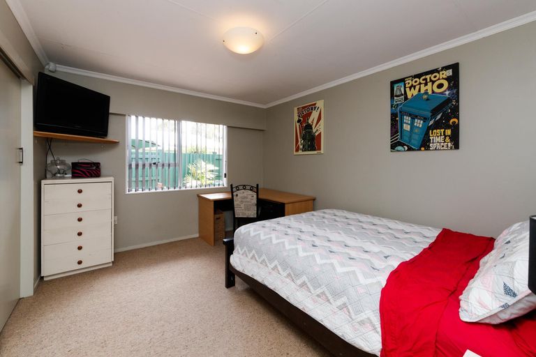 Photo of property in 19 Humphries Place, Awapuni, Palmerston North, 4412