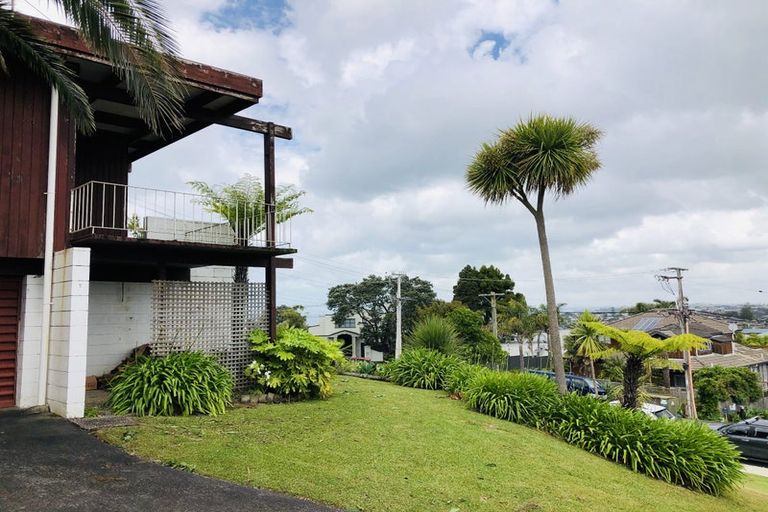 Photo of property in 1/11 Parr Terrace, Castor Bay, Auckland, 0620