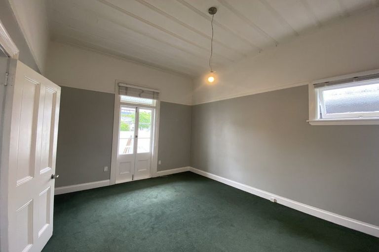 Photo of property in 25 Gilbert Street, New Plymouth, 4310