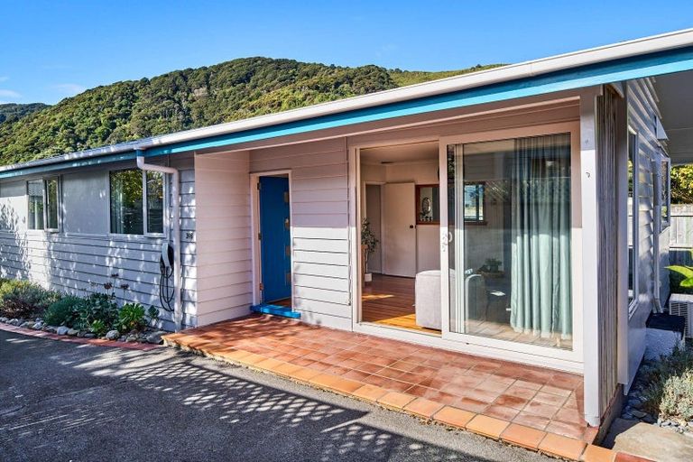 Photo of property in 39b Pukatea Street, Eastbourne, Lower Hutt, 5013