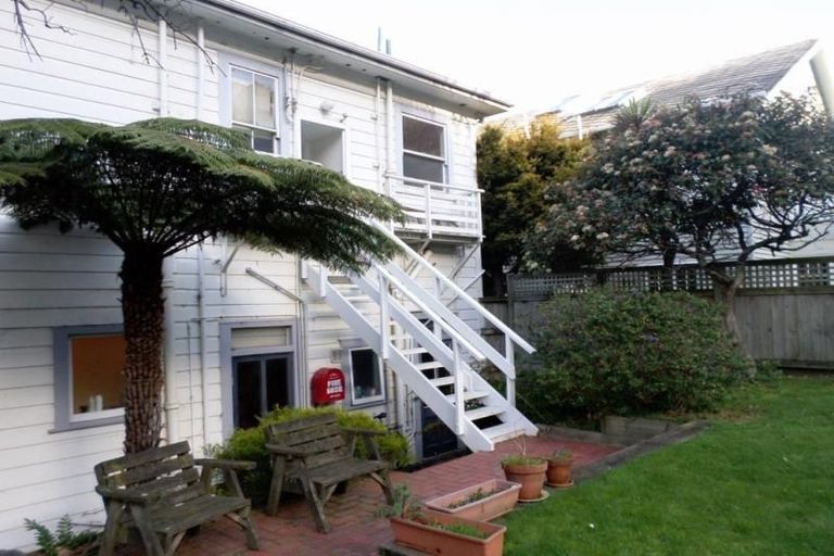 Photo of property in 2/28 Grant Road, Thorndon, Wellington, 6011