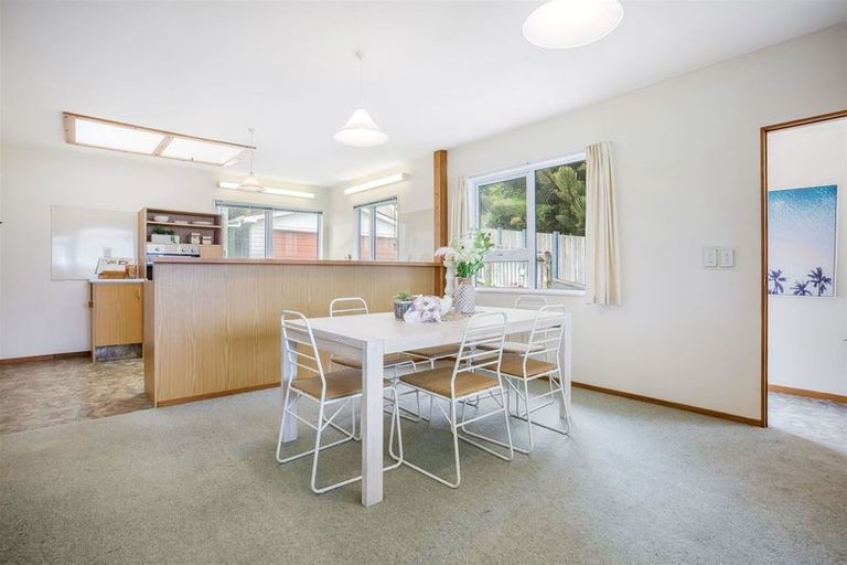 Photo of property in 13 Sunset Parade, Plimmerton, Porirua, 5026