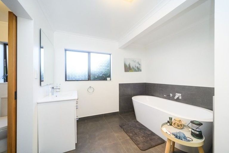 Photo of property in 18 Willowstream Grove, Cloverlea, Palmerston North, 4412