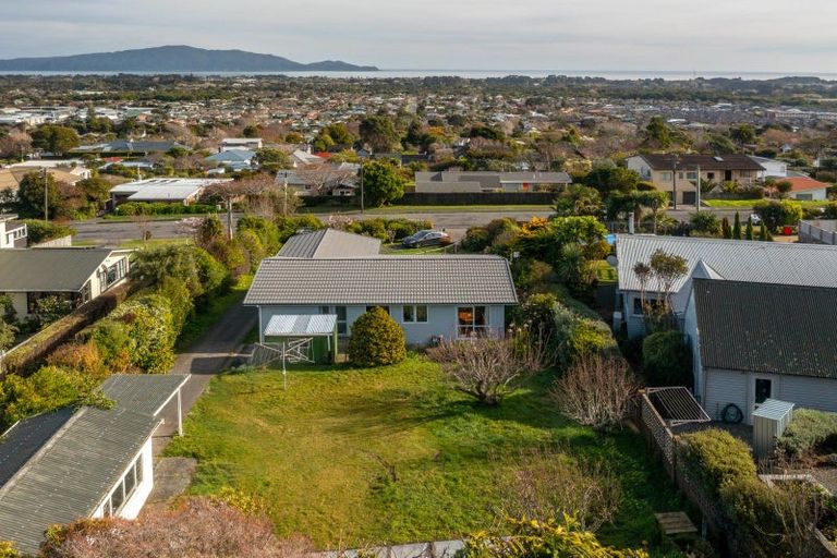 Photo of property in 9 Kotare Street, Waikanae, 5036
