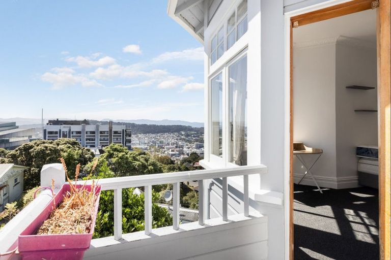 Photo of property in 78a Kelburn Parade, Kelburn, Wellington, 6012