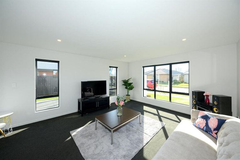Photo of property in 24 Davaar Crescent, Broomfield, Christchurch, 8042